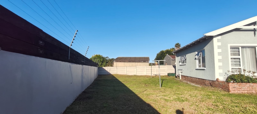 To Let 3 Bedroom Property for Rent in Overbaakens Eastern Cape